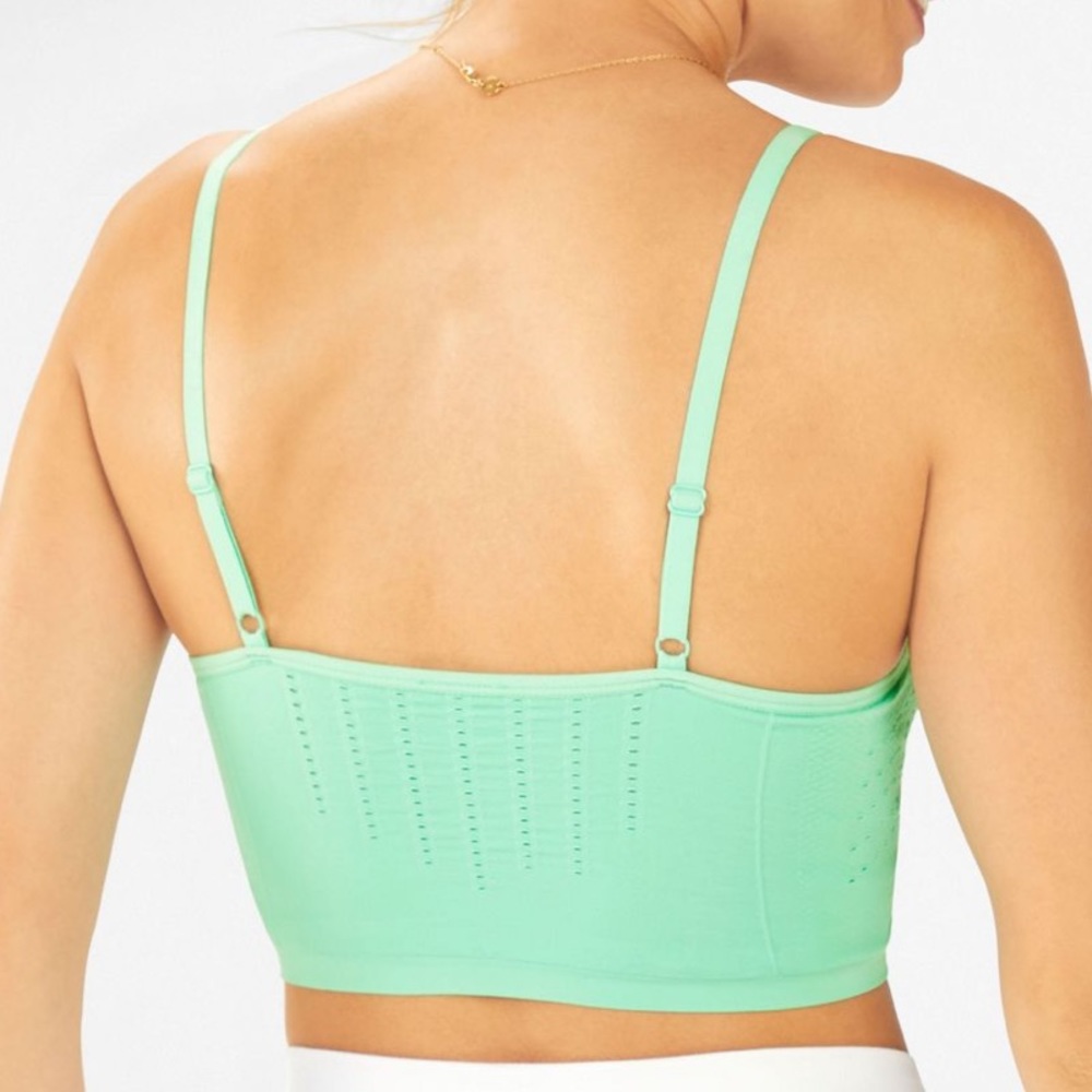 Fabletics Sync Seamless Midi Bra - Picture 3 of 6